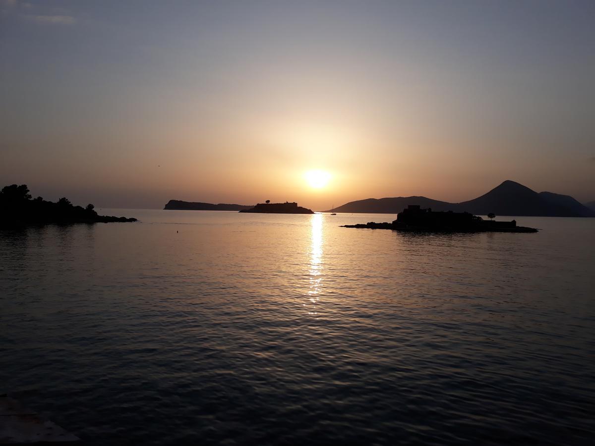 Apartmani Jovanovic Luštica Exteriör bild